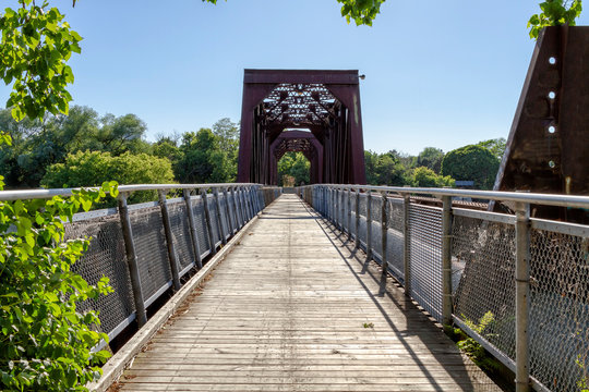 Brantford, Ontario Park Trails are one of the most beautiful and more extensive of Canada.