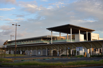 Obraz premium 日本の岡山の早朝の駅