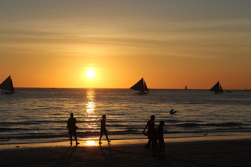 Fototapeta premium the sun will set today but will rise again tomorrw