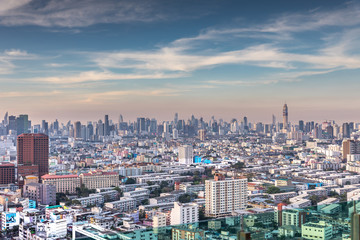 Fototapeta na wymiar Bangkok city with beautiful clouds over the skyline in Thailand.
