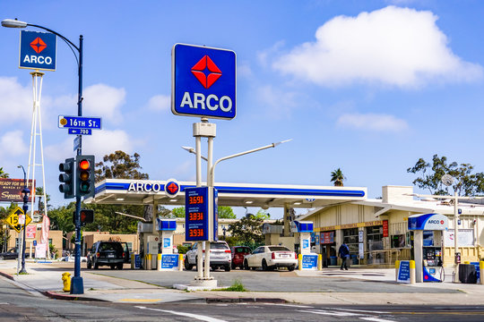 March 19, 2019 San Diego / CA / USA - Arco gas station