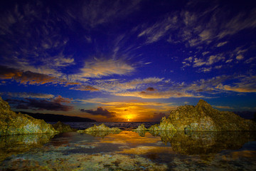 Naklejka na ściany i meble Amazing North Shore Oahu sunset reflected in a tide pool