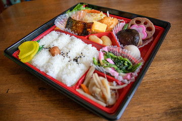 お惣菜の幕の内弁当