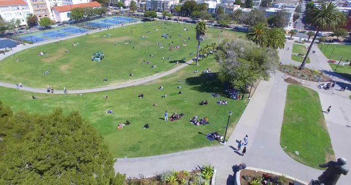 4K Drone footage over SF's Dolores Park with family and kids having a picnic!