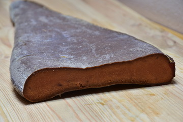 La bottarga è un alimento costituito dall'ovario del pesce, le cui uova vengono salate ed essiccate con procedimenti tradizionali. Viene ricavata dalle uova del tonno. Tipico alimento della Sicilia