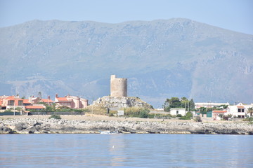 torre difensiva di forma circolare nel comune di Isola delle femmine, Palermo, Sicilia. La...