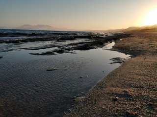 Meer, Beach, Strand, Sand, Wasser, Sonne, Himmel, Horizont, Urlaub, Stein ins Wasser