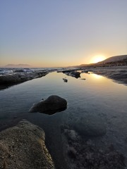 Obraz premium Meer, Beach, Strand, Sand, Wasser, Sonne, Himmel, Horizont, Urlaub, Stein ins Wasser