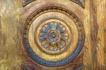 Fototapeta na wymiar round ornament in a wooden wall. rough surface texture