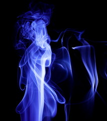 Obraz premium Blue smoke on black background