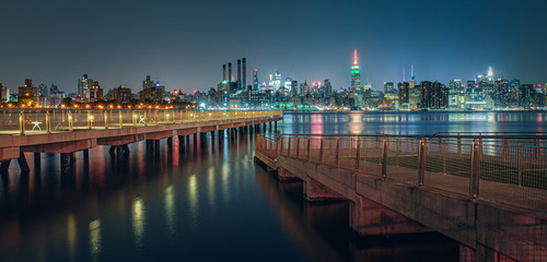 Fototapeta na wymiar NYC city lights skyline bay