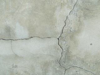 Naklejka premium Crack on the plastered wall of a house for interior design