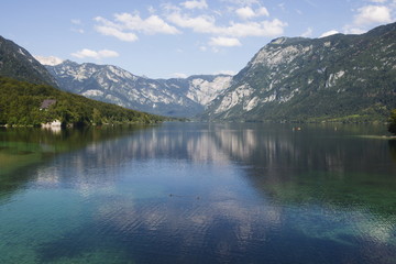 Fototapeta na wymiar Beautiful landscape of Lake Bohinj in Slovenia with reflections of the mountains