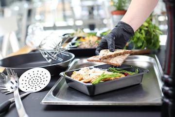 Dietetic catering. Chicken fillet with wholemeal bread and vegetables