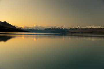 Fototapeta na wymiar Spectacular panorama scenary of white Mount Cook and clear sky during sunset reflect in Pukaki Lake, South New Zealand.