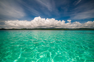 Sea and blue sky in Fiji paradise - obrazy, fototapety, plakaty