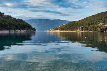 Obraz premium A quiet beach in Croatia. Pucisca, a view of the continental part of Croatia