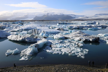 icebergs in jokulsarlon iceland