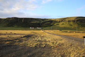 road in mountains 아이슬란드 여행
