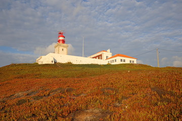 Fototapeta na wymiar lighthouse on the hill 포르토 호카곶 등대