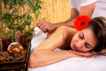 Obraz na płótnie Canvas Massage spa beauty treatment for one lucky girl