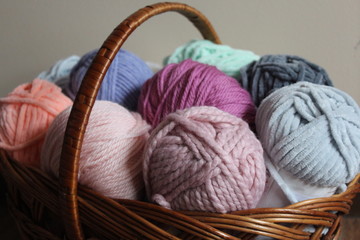 Fototapeta na wymiar balls of yarn in a basket