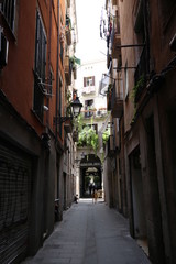 Fototapeta na wymiar narrow street in old town, 유럽 스페인 골목