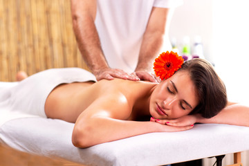 Obraz na płótnie Canvas Beautiful woman having a beauty relaxation massage