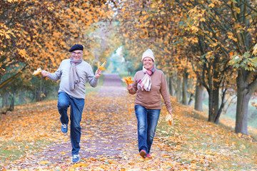 aktive Rentner im Herbst