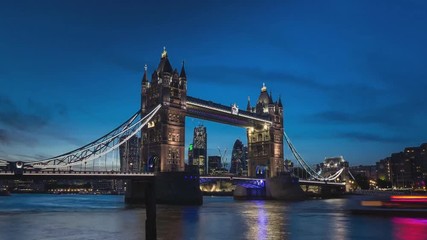 Famous Tower Bridge in the evening, London (timelapse) - Powered by Adobe