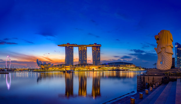  Marina Bay Sands at night the largest hotel in Asia.