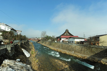 Fototapeta na wymiar Japan, Takayama, Furukawa, ancient temple and river