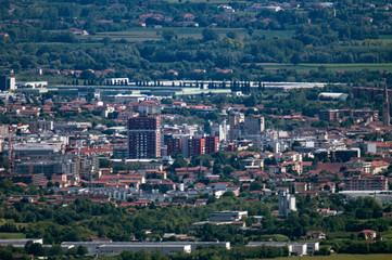 Pordenone vista aerea, con la Chiesa di San Giorgio e il centro abitato