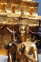 Obraz premium Thailand, Bangkok, Gold statue at grand palace Bangkok