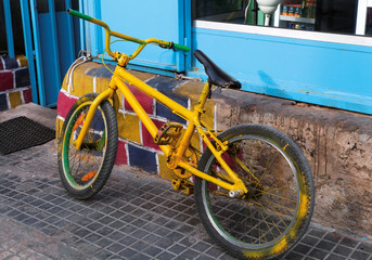 Obraz premium Yellow vintage and retro style bicycle