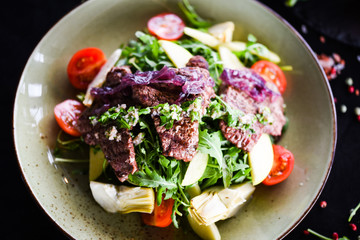 grilled beef salad with caramelized onion and fresh vegetables