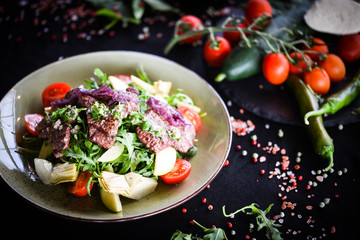 grilled beef salad with caramelized onion and fresh vegetables