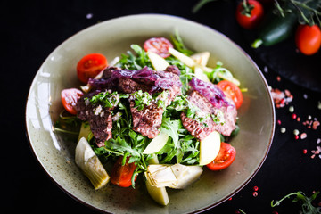 grilled beef salad with caramelized onion and fresh vegetables
