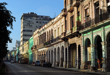 Fototapeta na wymiar Cuba, La Havana, Havana Vieja, old colonial buildings