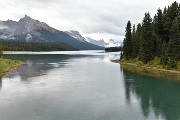 Fototapeta na wymiar Maligne Lake, Jasper, Alberta, Canada