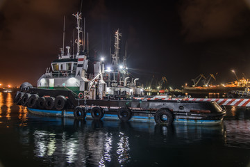 Veracruz, puerto de barcos de México vista nocturna con luces de colores, barcos y edificios...