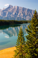 Fototapeta na wymiar Canada, Alberta, Banff National Park, Two Jack Lake and Mount Rundle