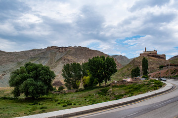 Fototapeta premium Dogubayazıt, Turkey: the Ishak Pasha Palace, a semi-ruined palace and administrative complex of Ottoman period built from 1685 to 1784, one of the few examples of surviving historical Turkish palaces