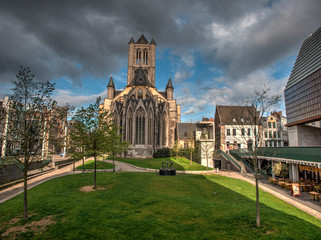 Fototapeta premium Sint-Niklaaskerk (Saint Nicholas Church) and Het Belfort van Gent bell tower