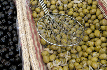 France, Provence-Alpes-Cote d'Azur, Vaucluse, Lourmarin. Green olives been sold in bulk