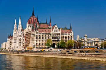 Obraz premium Seeing the sites of Budapest Hungary from the Danube River as the ship departs Budapest.