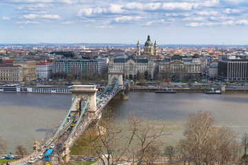 Fototapeta na wymiar Szechenyi Chain Bridge across the Danube from the Buda side to the west side