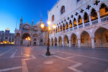 Fototapeta premium Plac San Maro wczesnym wieczorem.