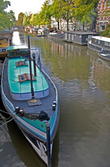 Fototapeta na wymiar Colorful houseboats line an Amsterdam canal