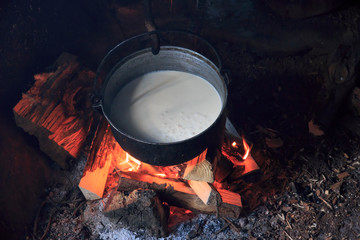 Romania, Bucovina, Campulung Moldovenesc, local shepherd and craftsman making polenta.
